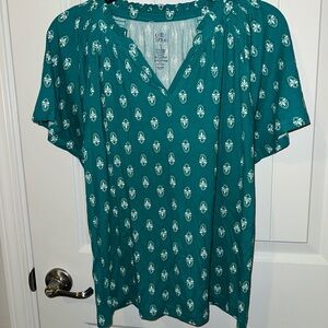 Croft & Barrow Green and White Patterned Blouse